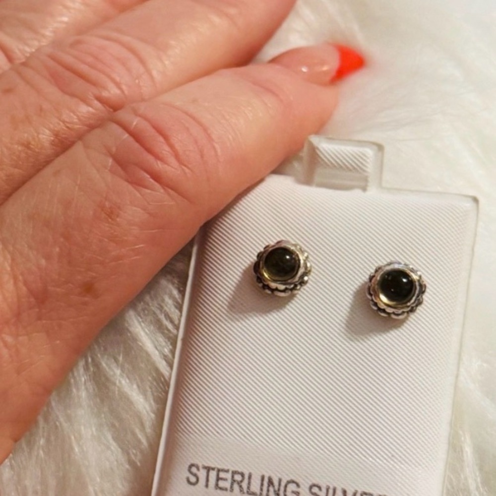 P Birthday Bloom November Earrings